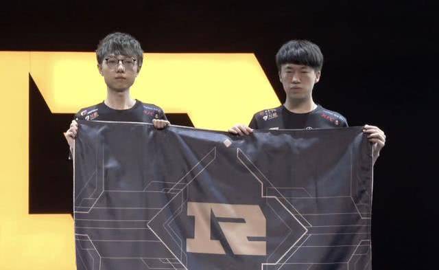 样的足球前 样的足球前