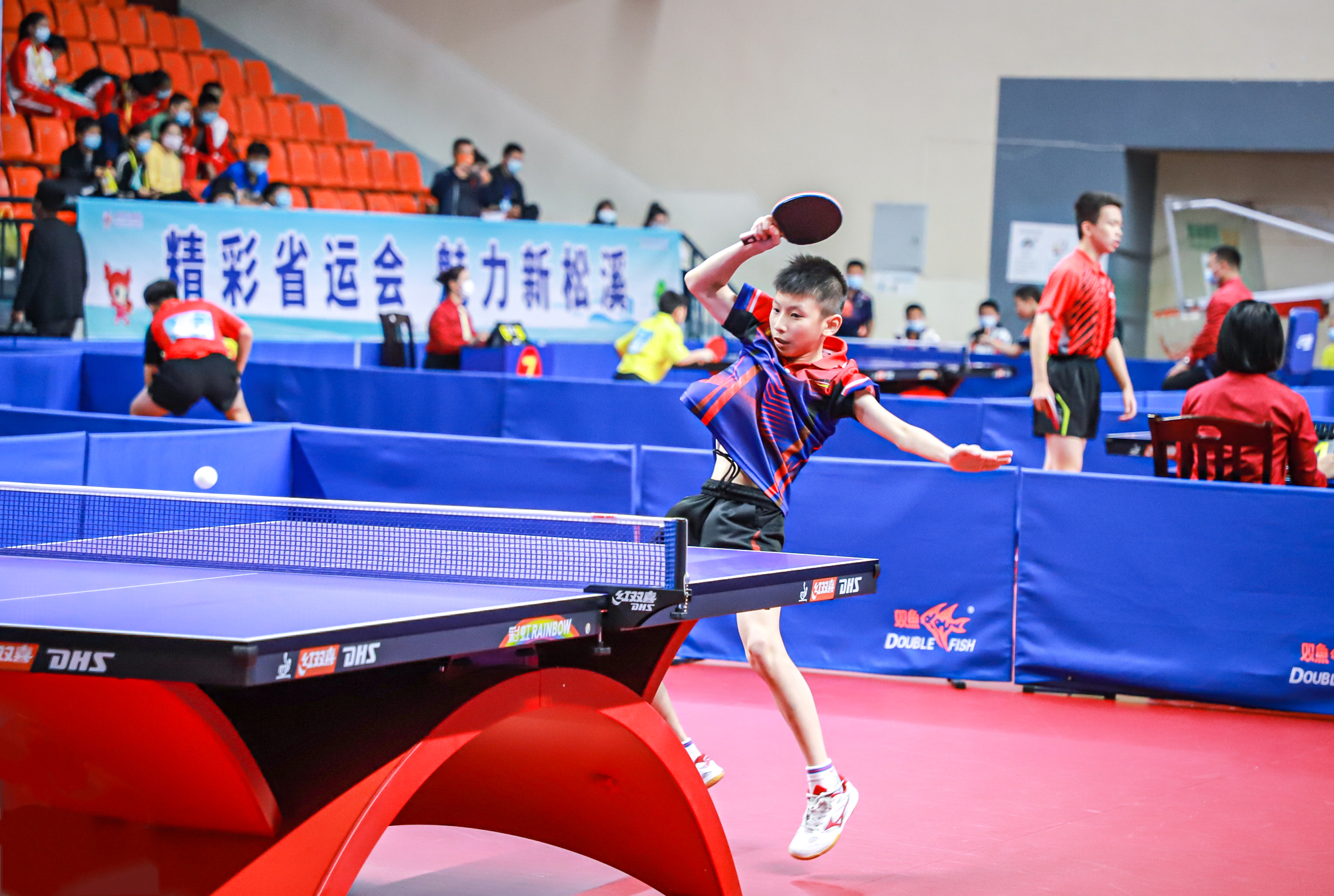 大学生队在 大学生队在