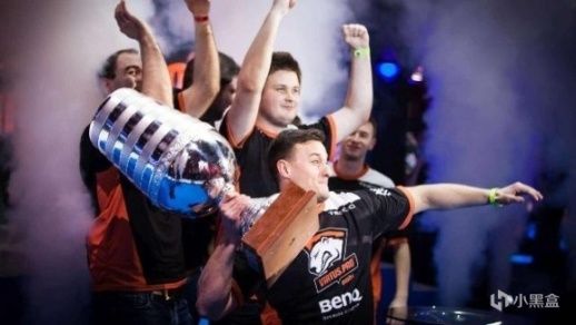 革与呢料拼 革与呢料拼